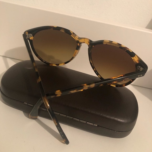 ILLESTEVA SUNGLASSES